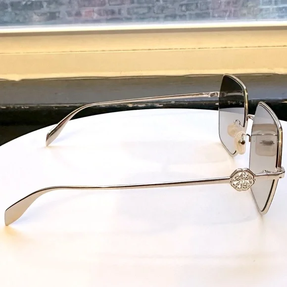 🌺ALEXANDER MCQUEEN🌸 AM0226SK 002 Gold Sunglasses - Picture 5 of 15